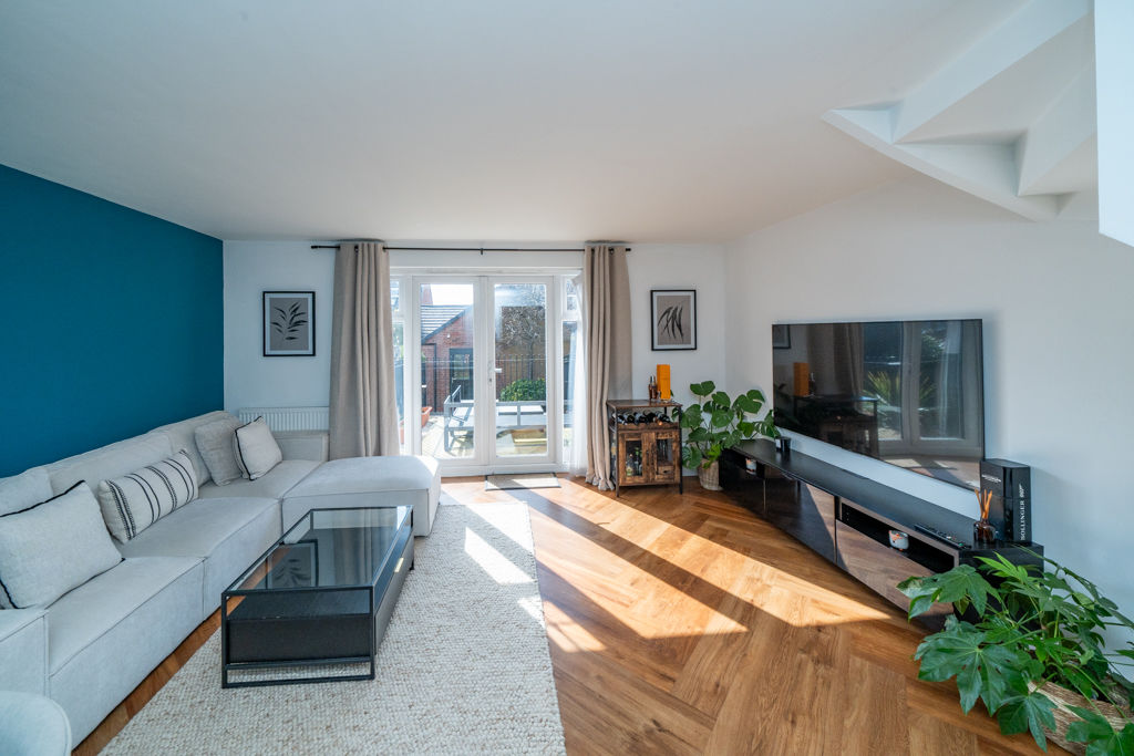 Lounge/Diner- click for photo gallery